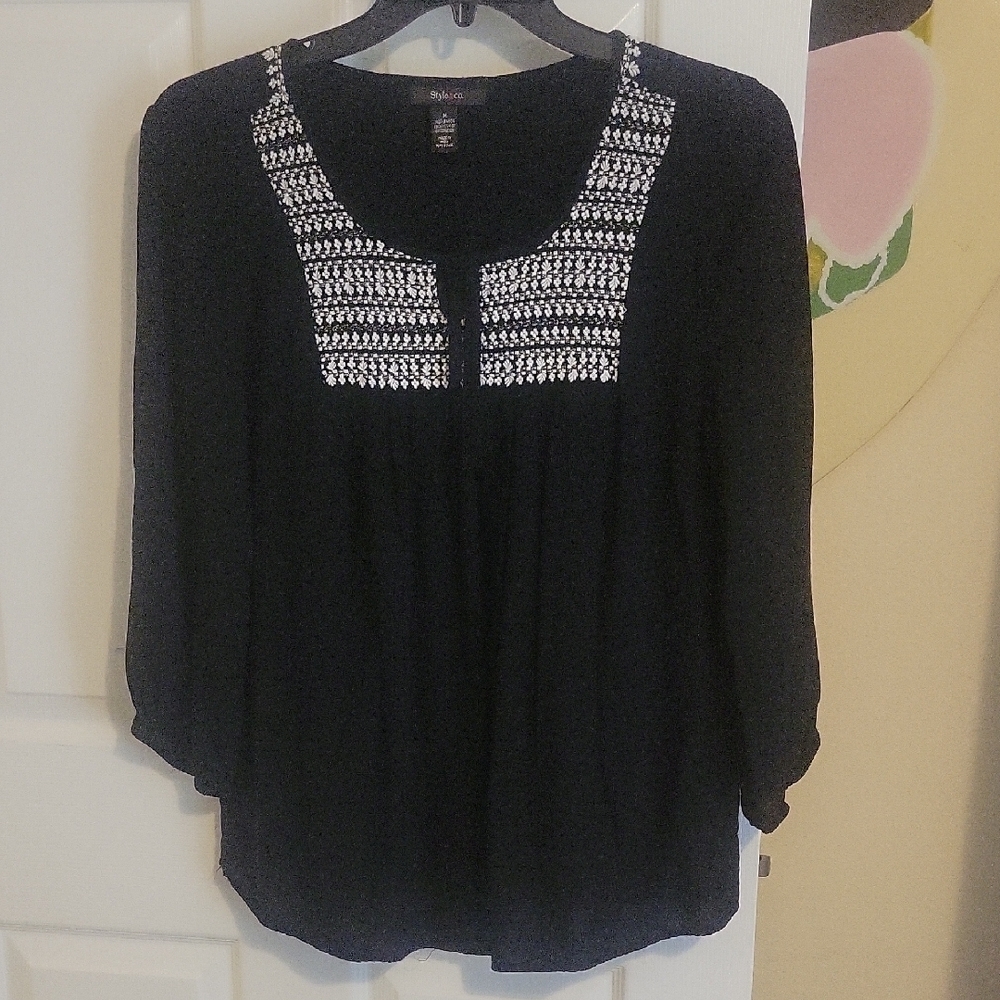 Style & Co SzM Chic Black and White embroidered Women's Blouse